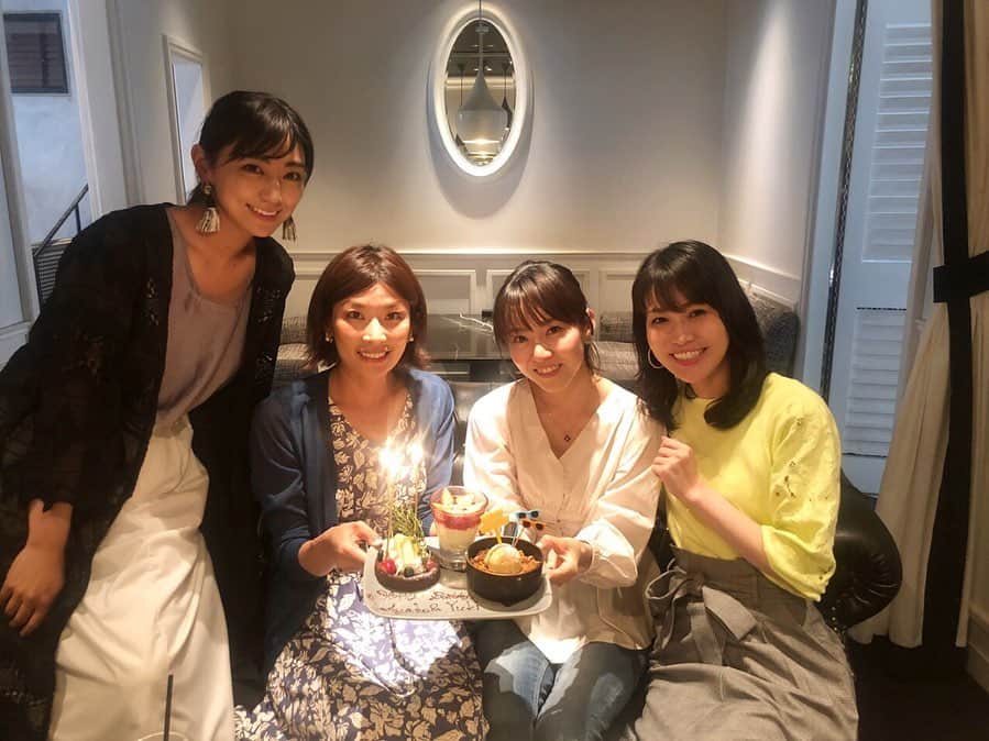 西谷綾子のインスタグラム：「✴︎ みんなの喋りの早さ、展開、内容の濃さ・充実さっ！！ 凄すぎーー😂👏面白いっ‼︎ ・ お祝い🍰ありがとうー😆💓 嬉しいなー😋 ・ 次は5人で🤗 #happybirthday #sweet  #friend #enjoy #mhouse #恵比寿 #cafe」