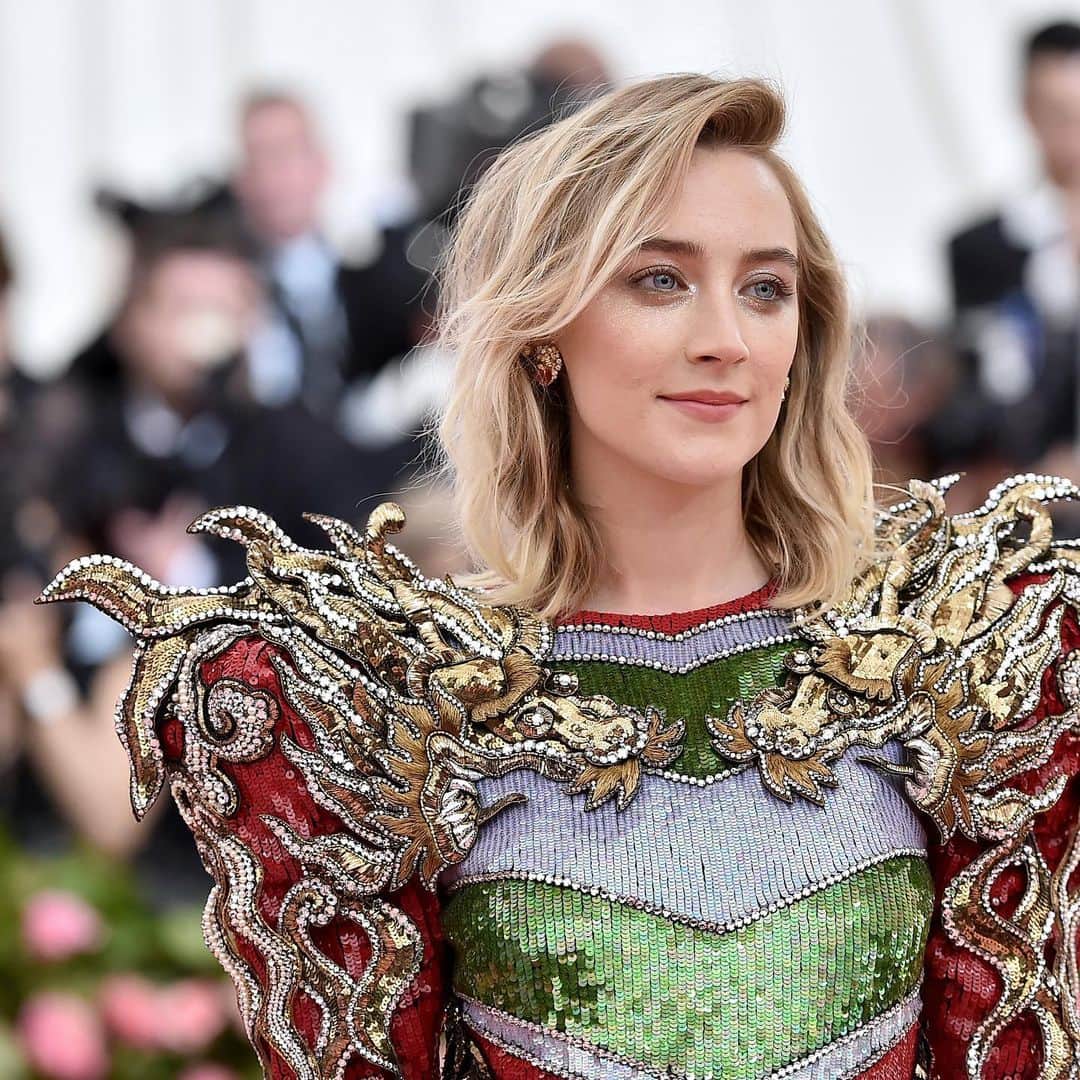 Teen Vogueさんのインスタグラム写真 - (Teen VogueInstagram)「Petition to have #SaoirseRonan take the iron throne, specifically in this dress. Sign below 👇 #metgala」5月7日 8時05分 - teenvogue
