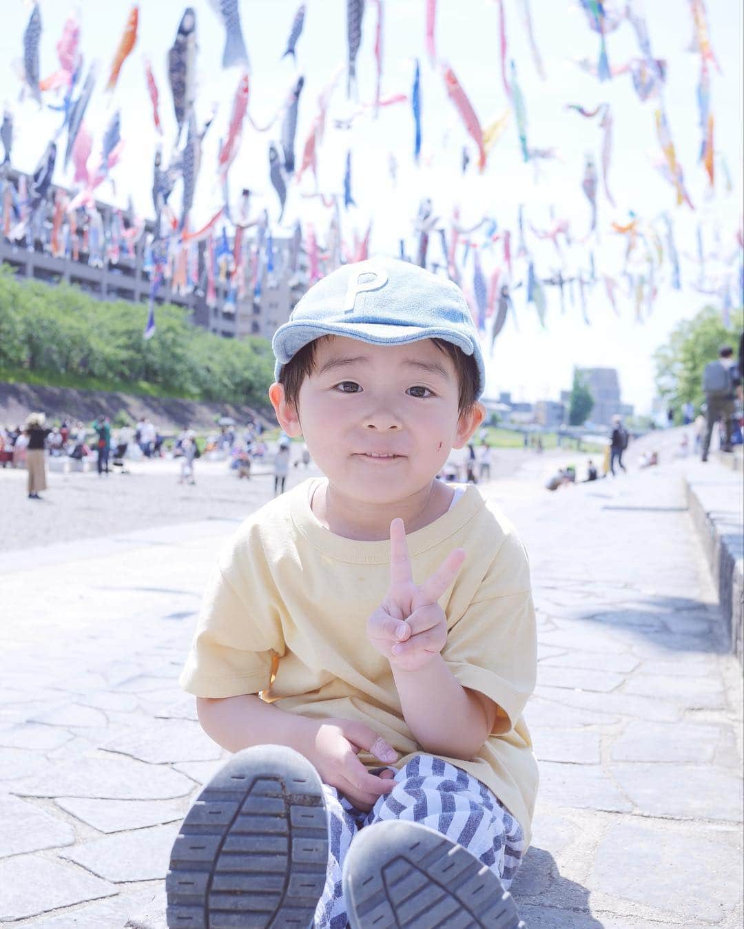 SHOGさんのインスタグラム写真 - (SHOGInstagram)「ピース☺︎ 朝から起きたくない‥ 今日から幼稚園だよ 頑張ろうね☺︎ * #たれまゆちゃん #こいのぼりフェスタ#こいのぼり #男の子#3歳#7月生まれ #ig_kids#igersjp#igersjapan #kids_japan#cutekidsclub」5月7日 8時02分 - shogphoto