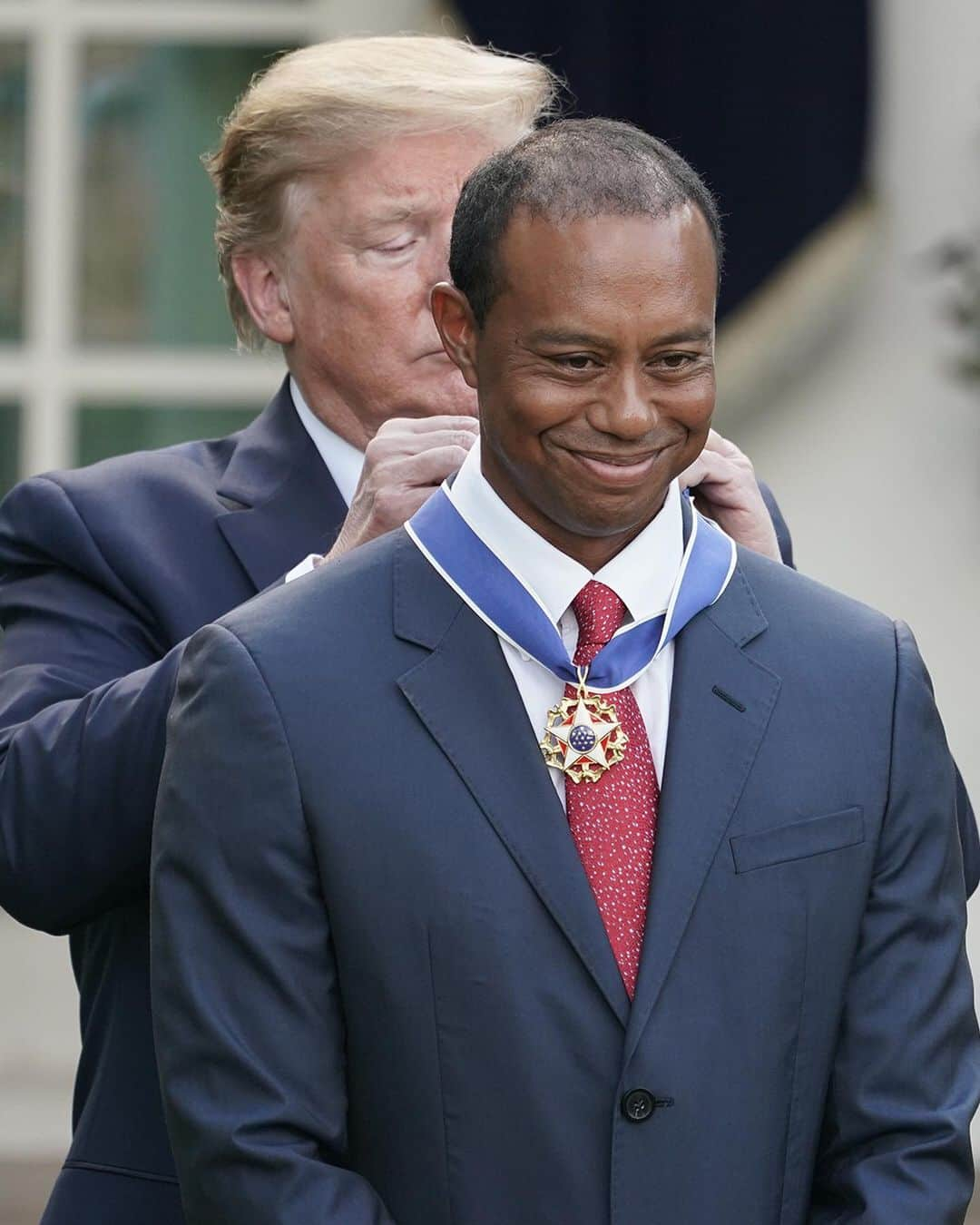 PGA TOURさんのインスタグラム写真 - (PGA TOURInstagram)「🏅@TigerWoods becomes the fourth golfer to receive the Presidential Medal of Freedom, the nation's highest civilian honor. 🇺🇸」5月7日 8時03分 - pgatour