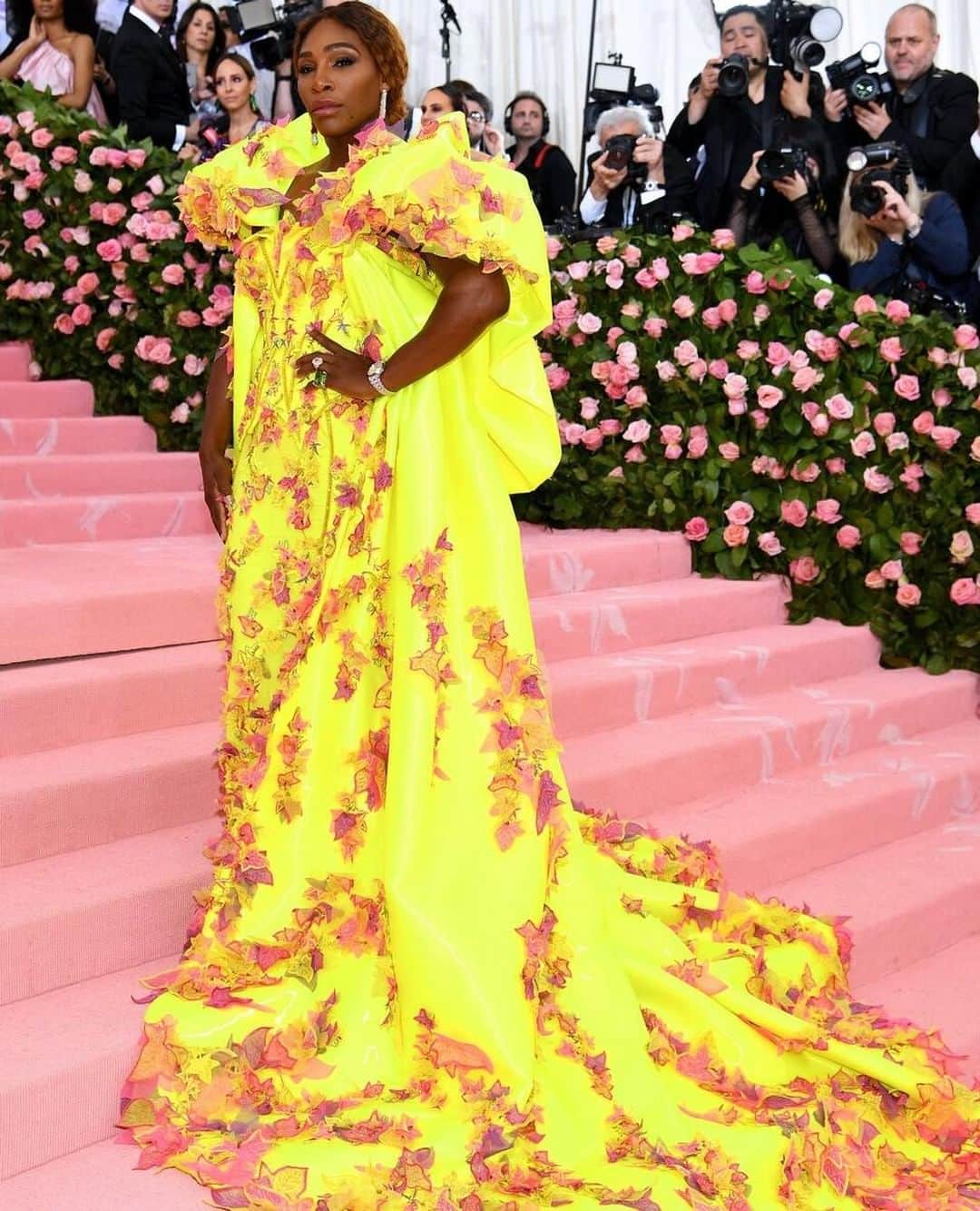 Huffington Postさんのインスタグラム写真 - (Huffington PostInstagram)「Serena Williams at the #MetGala this evening, looking gorgeous as always. She even wore sneakers under her gown! // 📷: Getty Images」5月7日 8時15分 - huffpost