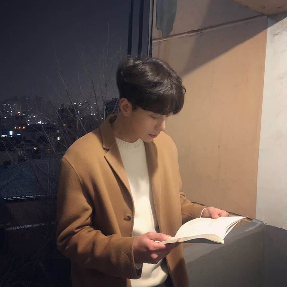 ユン・ヒョンミンのインスタグラム：「꿀모닝🌈☀️」