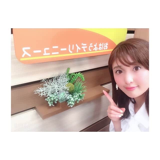 川口智美のインスタグラム：「GW明け一発目の #jcom #おはようデイリーニュース が 無事に終了☀️ スタッフさんの入れ替わりがあり 今週からまた新体制で頑張ります😋  毎週火曜・水曜の 朝7:00〜7:25 #キャスター を務めますので 宜しくお願いします🌱  あ、髪暗くしました💇‍♀️」