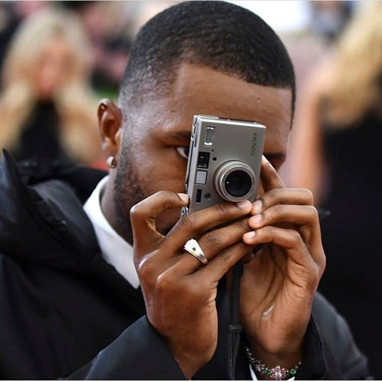 Dazed Magazineさんのインスタグラム写真 - (Dazed MagazineInstagram)「Hands up 🖐 who wants to see @blonded’s photos from the #MetGala tonight? 📸 👀#FrankOcean #MetGala2019 #MetCamp」5月7日 8時32分 - dazed