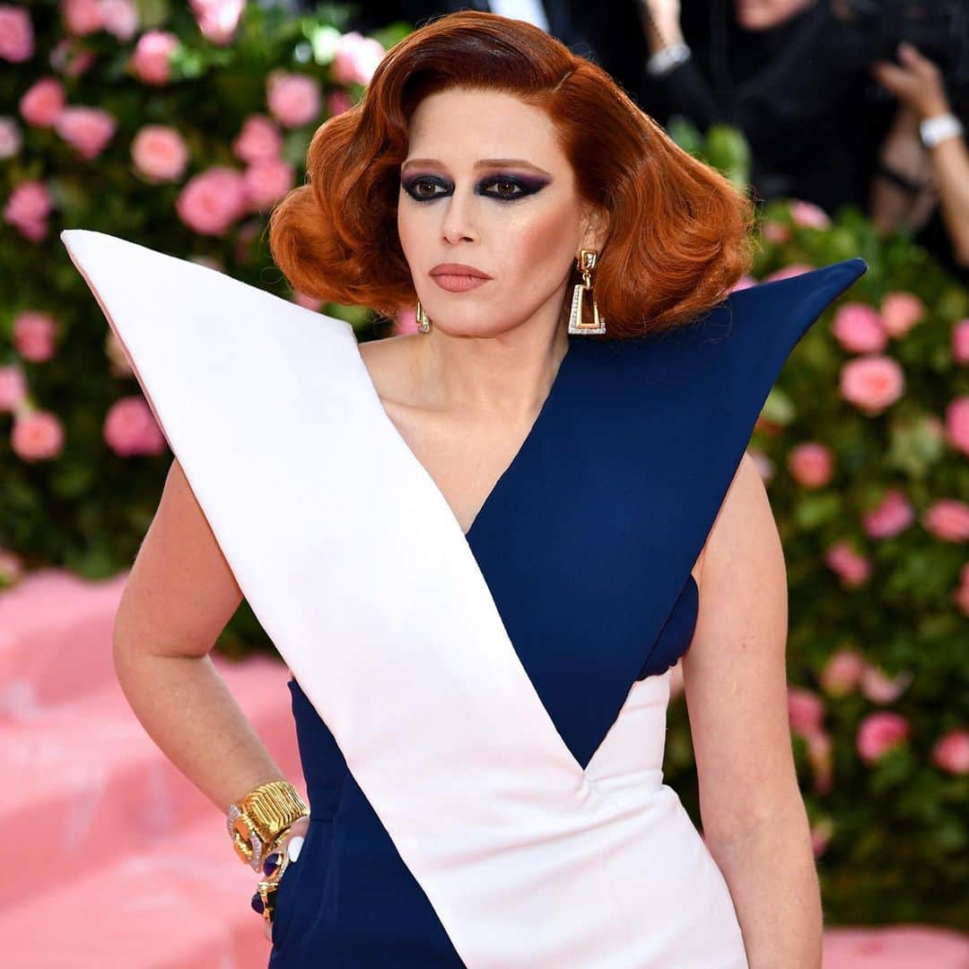 Nylon Magazineさんのインスタグラム写真 - (Nylon MagazineInstagram)「We love a reference: @nlyonne serving Klaus Nomi at the #MetGala. To see how her look came together, head on over to our stories now. 👑👑👑」5月7日 8時29分 - nylonmag