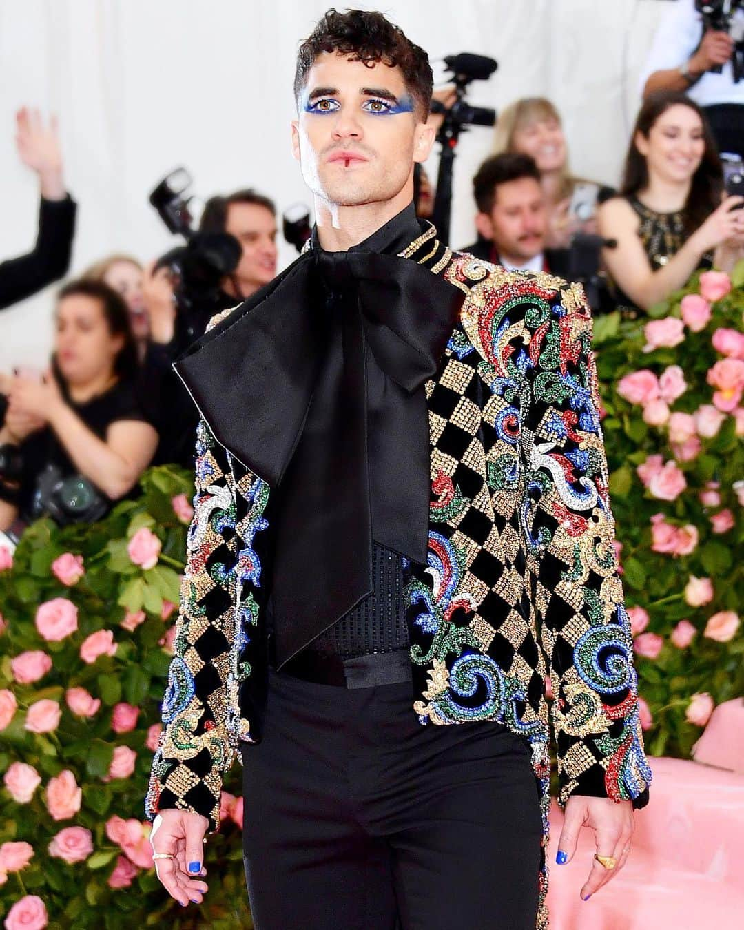 バルマンさんのインスタグラム写真 - (バルマンInstagram)「BALMAIN CAMP @darrencriss attends the #METGALA in a #BALMAIN custom-made look.  #BALMAINARMY #METCAMP」5月7日 8時41分 - balmain