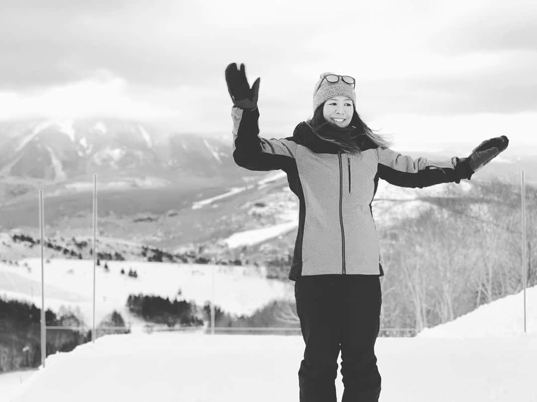 梅原玲奈さんのインスタグラム写真 - (梅原玲奈Instagram)「コーチとしてのシーズン1年目、雪上業務終了しました。 当たり前だけど学びと気付きばかりで、コーチとしての無力さを痛感しながら過ごした1年でした。 来シーズンに向けてやる事は山積み。 今シーズンお世話になった皆さまありがとうございました！ 来シーズンもよろしくお願いします。 All done for my first season of not  as athlete. Just keep learning for ski even after retirement. #1819season #done #スキー  #スキー女子  #シーズン終了  #なぜこの写真」5月7日 8時44分 - reina_umehara