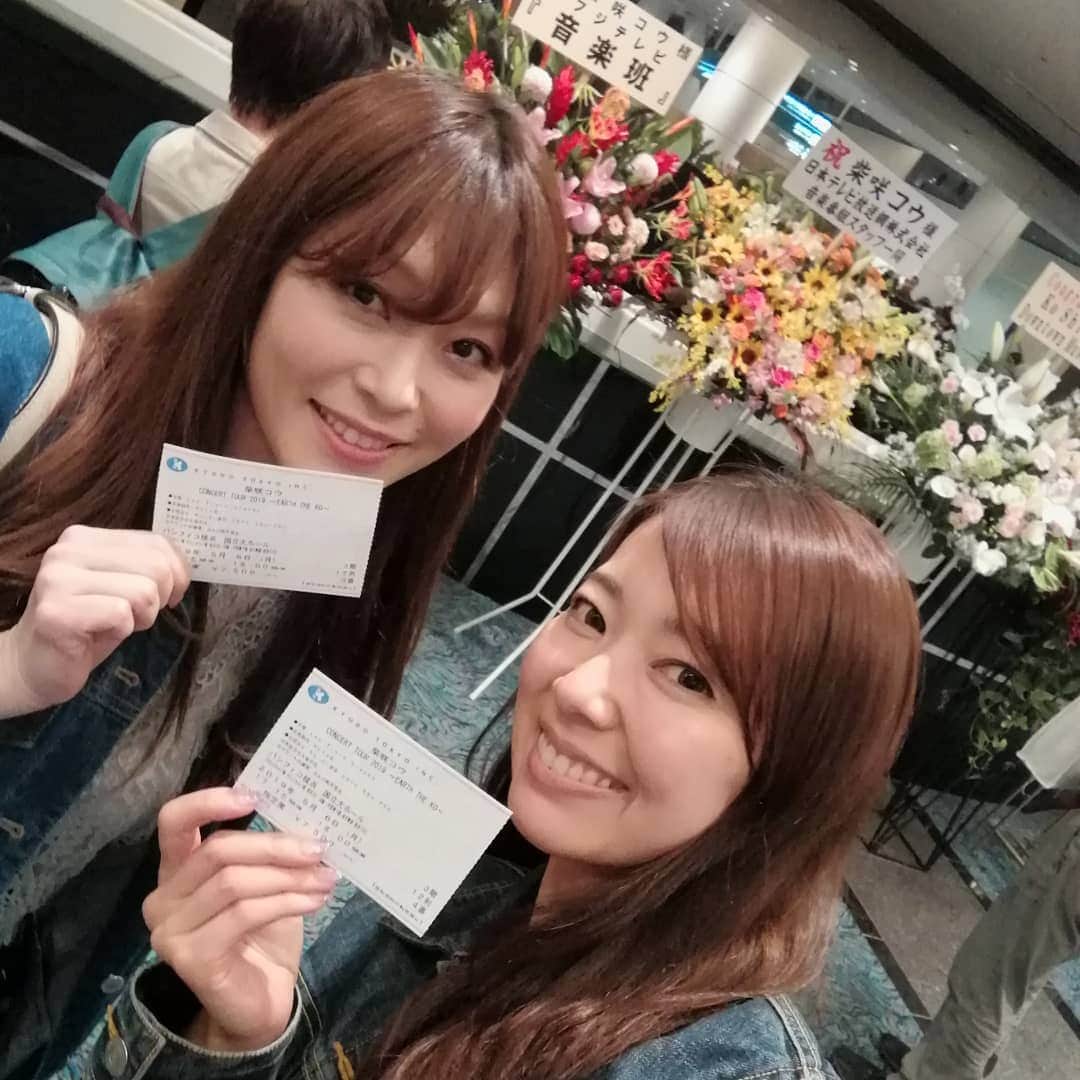 杉山由紀子さんのインスタグラム写真 - (杉山由紀子Instagram)「ほんとに普段から歌ってるくらい好きな 柴咲コウちゃんのライブ " EARTH THE KO " 急遽いってきました‼️ (2枚目スワイプ時音注意⚠️w) * どれくらい急遽かというと公演2時間前w コメント見つけてくれたはるかちゃんに本当に感謝✨✨ * albumも昔のは持ってたけど最近の聴いてなかったからどうかな？と思ったが、行ってほんとよかった✨ * 予定がなくなって空いたのがきっかけと、一回友達が声かけてくれてライブあるの知った。 * やっぱり何事もタイミングなんだと思う。 * 感じるものがたくさんで✨ やっぱり何をおもって伝えるか大事だなって✨ * * #柴咲コウ #ライブ #live #横浜 #パシフィコ横浜 #earththeko #タイミング #最高 #感動 #あったかい #ほんとよかった #大好き #新曲 #影 #かたちあるもの」5月7日 8時47分 - yukikosugiyama