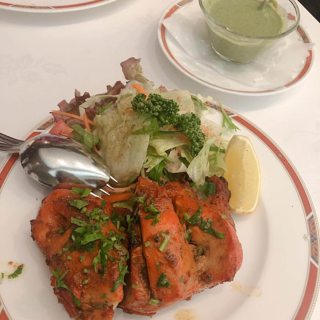 菊池かなこさんのインスタグラム写真 - (菊池かなこInstagram)「✾ 体調不良だったけど カレー食べて少し復活した🍛 広尾の美味しすぎるインドカレー屋さん🇮🇳 お店は真っ白で高級レストラン風だけど、 意外とお手頃価格✾ ランチは1000円でドリンクとナンの食べ放題も付いてて すっごくお得😳 インド人？の店員さんも優しい💐 ୨୧┈┈┈┈┈┈┈┈┈┈┈┈┈┈┈┈┈୨୧ #priya#広尾#hiroo#広尾ディナー#広尾ランチ」5月6日 23時50分 - canana_kanako