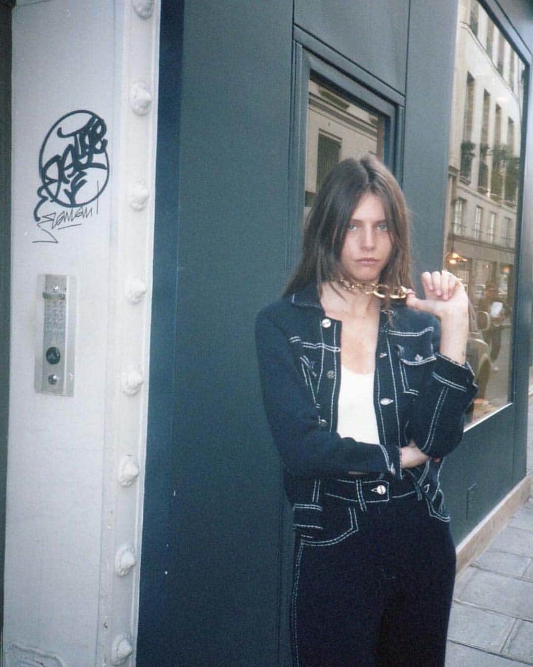 グーセンス パリのインスタグラム：「The lovely @alizeegamberini wearing our LHASSA necklace. . . . #Goossens #necklace #gold #brass #streetstyle #bold」