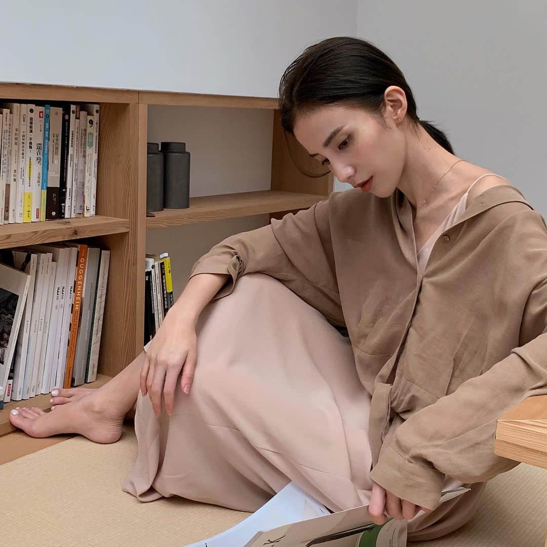 チャン・チュンニンのインスタグラム：「赤腳穿搭 - #ootd @dazzlingdazzlin」