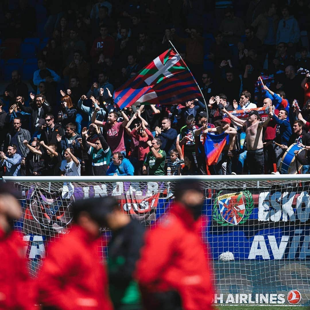 SDエイバルさんのインスタグラム写真 - (SDエイバルInstagram)「One more year in @laliga! 👏🔴🔵 . #ipurua #eibar #football #laliga #Prim6ran #6」5月6日 23時59分 - sdeibar