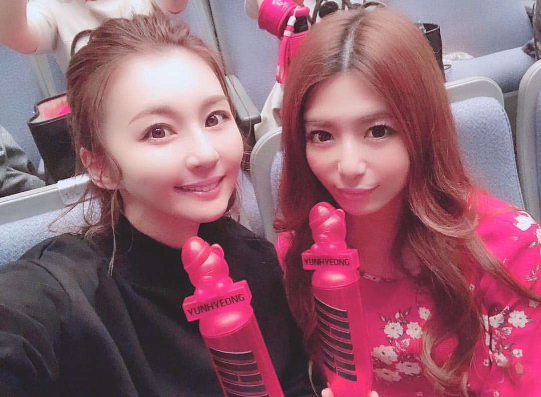 辰巳ゆいのインスタグラム：「今日は、くりりんと久しぶりのiKONーーーo͡͡͡͡͡͡╮꒰♡∇♡*꒱╭o͡͡͡͡͡͡ . 今日も、みんな可愛かった💕 . iKONのペンミ前に、ここのパンケーキ食べたくて、行ってきた♡ . ふわふわで美味しかったよー♪ . 幸せ🧡 . #iKON #コニギ #ユニョン #かわいい #今日もスベってた笑 #パンケーキ #うまうま #ふわふわ #カフェドゥパリ #日吉」