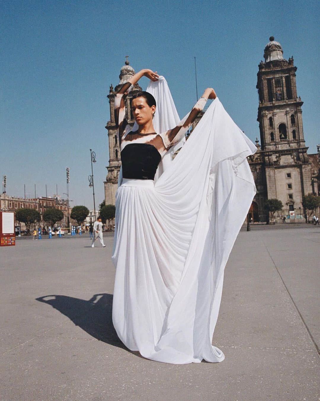 Vogue Italiaさんのインスタグラム写真 - (Vogue ItaliaInstagram)「Cuarta Transformación. Mexican panorama is changing and photographer @dorianuliseslopez is welcoming it with music, dance and many skirts. See more via link in bio. Full credits: Model @magdaleno_delgado @intheparkmanagement  Styling @richieav Production #CarlosCastellanos Executive production @intheparkproductions Thanks Mumedi & Escuela Superior de Musica y Danza de Monterrey Today on vogue.it」5月7日 0時18分 - vogueitalia