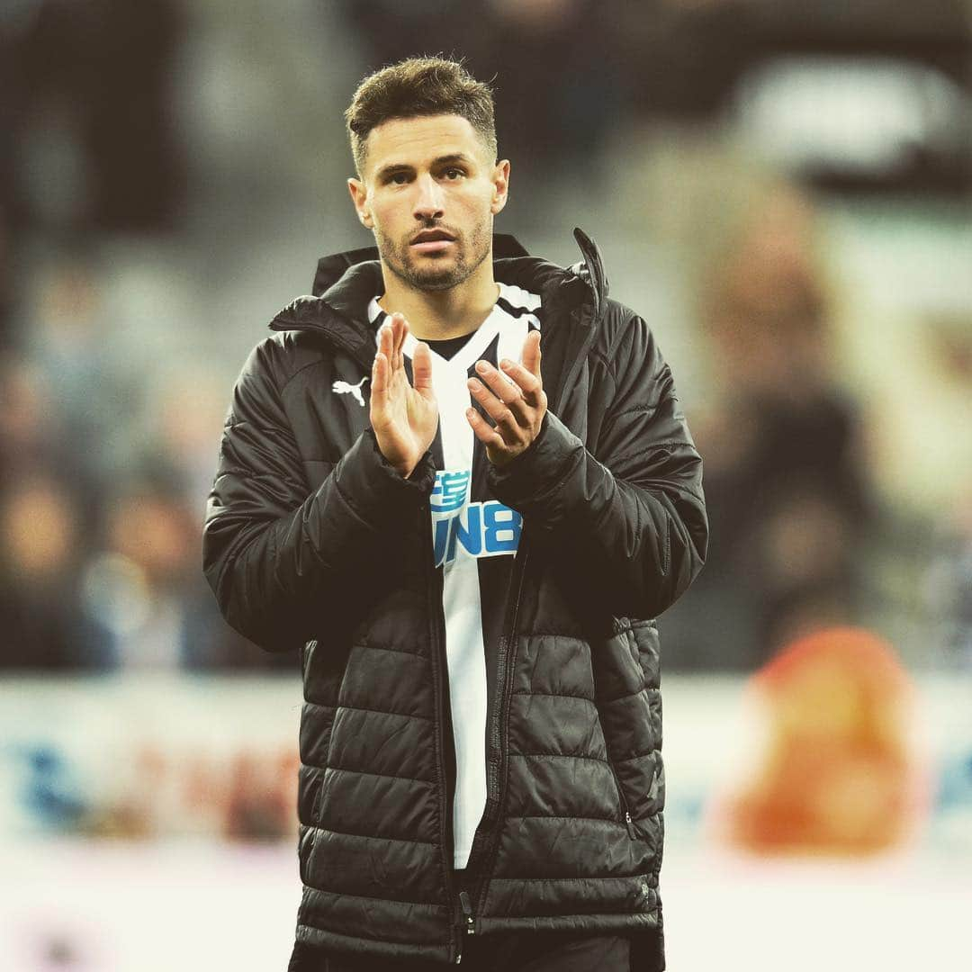 ファビアン・シェアさんのインスタグラム写真 - (ファビアン・シェアInstagram)「Thanks for an amazing support at St. James Park this season!!! Unlucky result in our last home game, but we showed a great fight⚫️⚪️!! #nufc @iamserenataylor」5月7日 0時18分 - fabianschaer_official