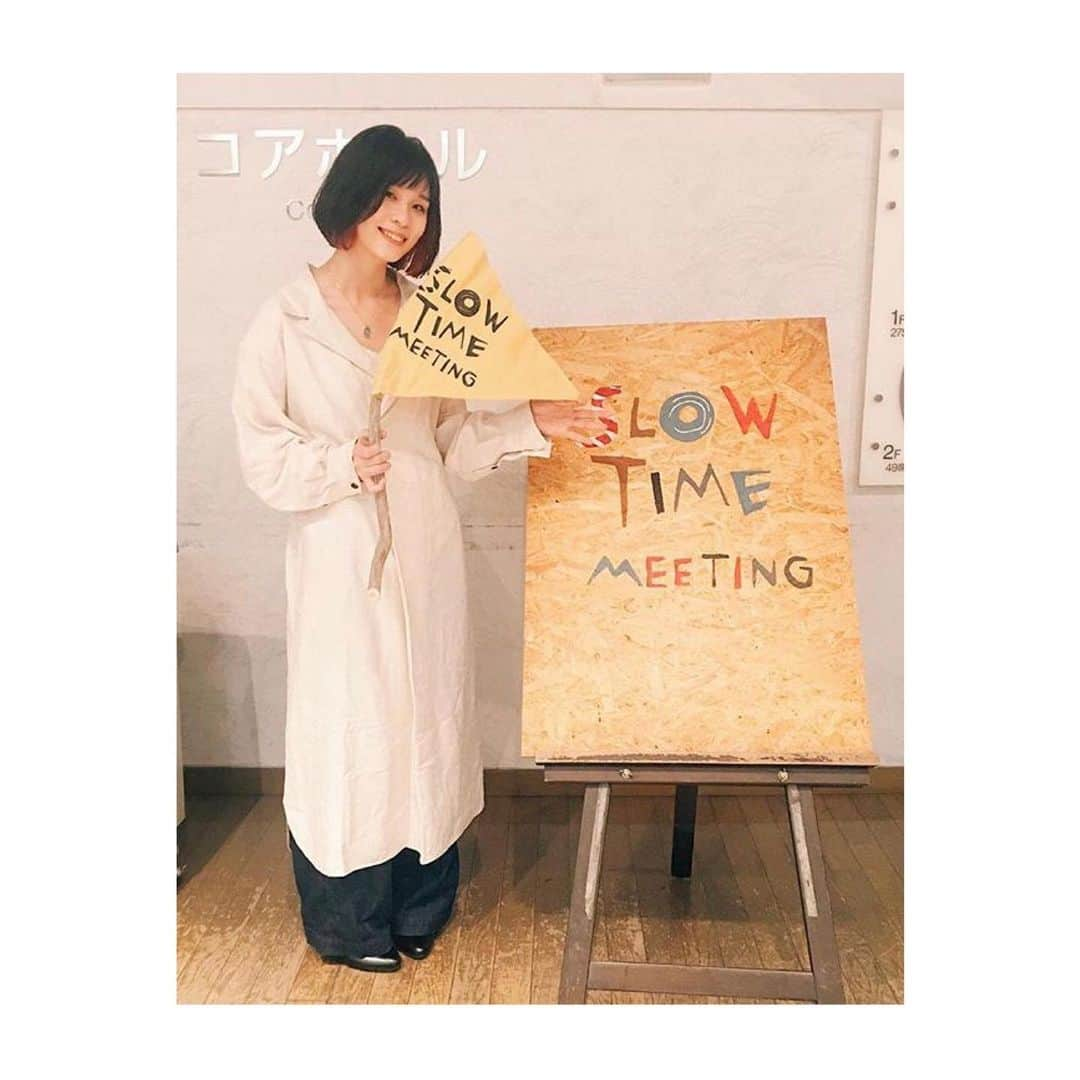 神田莉緒香さんのインスタグラム写真 - (神田莉緒香Instagram)「--- ✣ SLOW TIME MEETING 2019 ✣ 今年もここで歌えたこと出会いに感謝です。 セッションにも参加出来てうれしかった！ 黄色のフラッグもかわいいっ。 . #SLOWTIMEMEETING2019 #kandari #神田莉緒香」5月7日 0時31分 - riokanda_ri