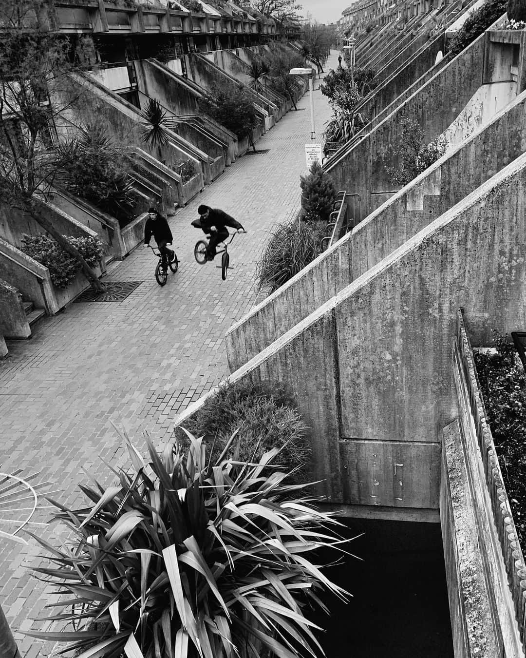 appleさんのインスタグラム写真 - (appleInstagram)「Commissioned by Apple “I shot BMX professionally for over 12 years. It offered so many different aspects of photography in their own microcosm. You could shoot people, action and architecture. I was interested in it all." @Jordangoooooodwin @a369k #BMX #ShotoniPhone by Daniel B. @danieljbenson. Go to IGTV for the full story.」5月7日 0時32分 - apple