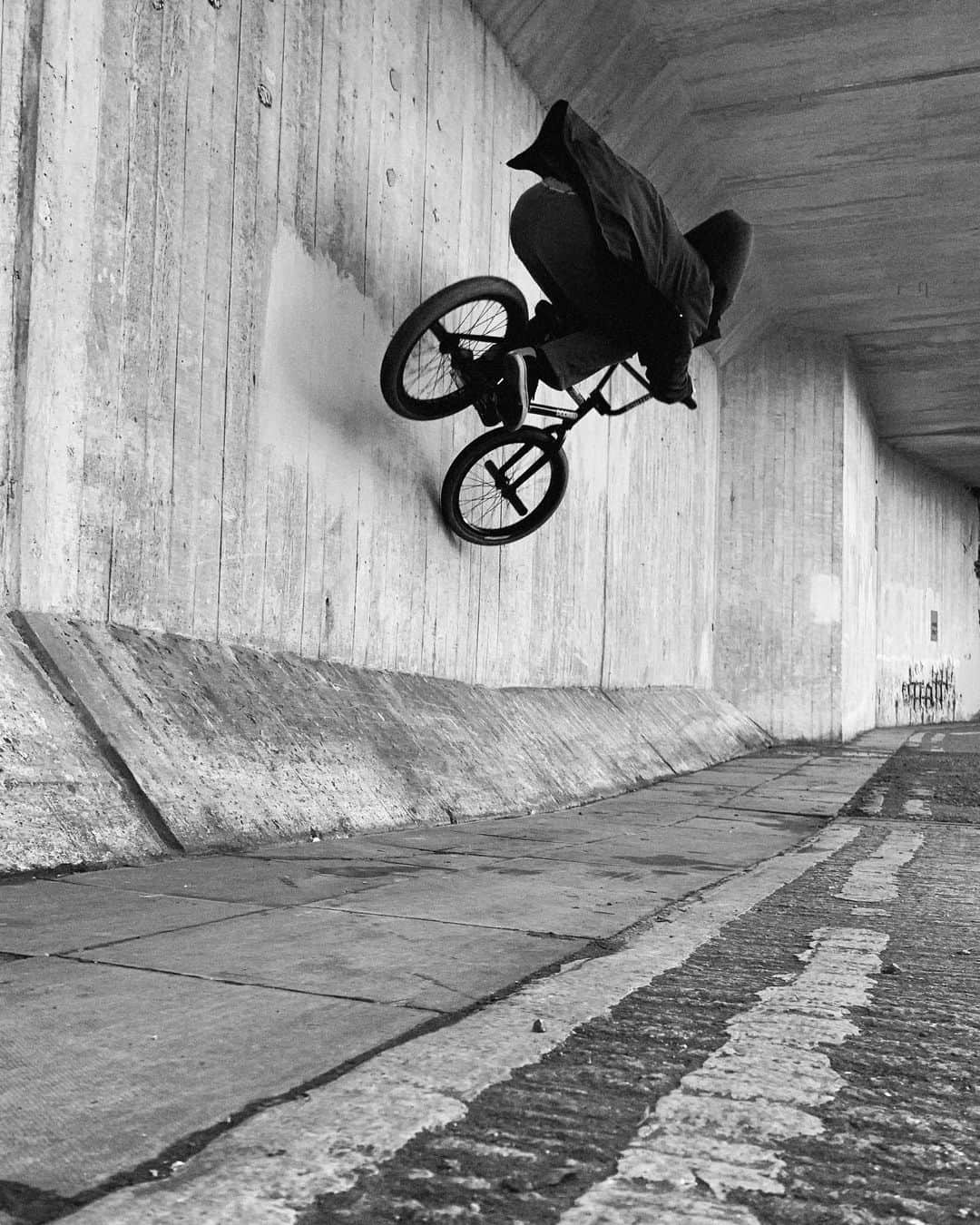 appleさんのインスタグラム写真 - (appleInstagram)「Commissioned by Apple “I shot BMX professionally for over 12 years. It offered so many different aspects of photography in their own microcosm. You could shoot people, action and architecture. I was interested in it all." @Jordangoooooodwin @a369k #BMX #ShotoniPhone by Daniel B. @danieljbenson. Go to IGTV for the full story.」5月7日 0時32分 - apple