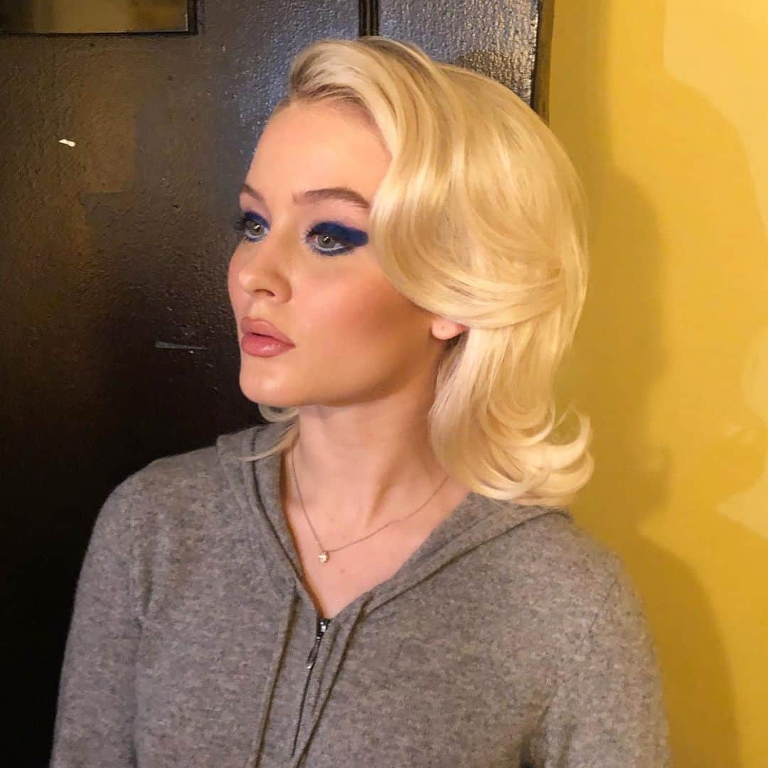 ポール・ノートンさんのインスタグラム写真 - (ポール・ノートンInstagram)「#BTS w/ @zaralarsson giving 50’s housewife vibes w/ #hair by Me @leobypaulnorton using @tresemme @igkhair & @t3micro w/ face beat perfectly by @colbymakeup 🤘🏻#zaralarsson」5月7日 0時35分 - paulnortonhair