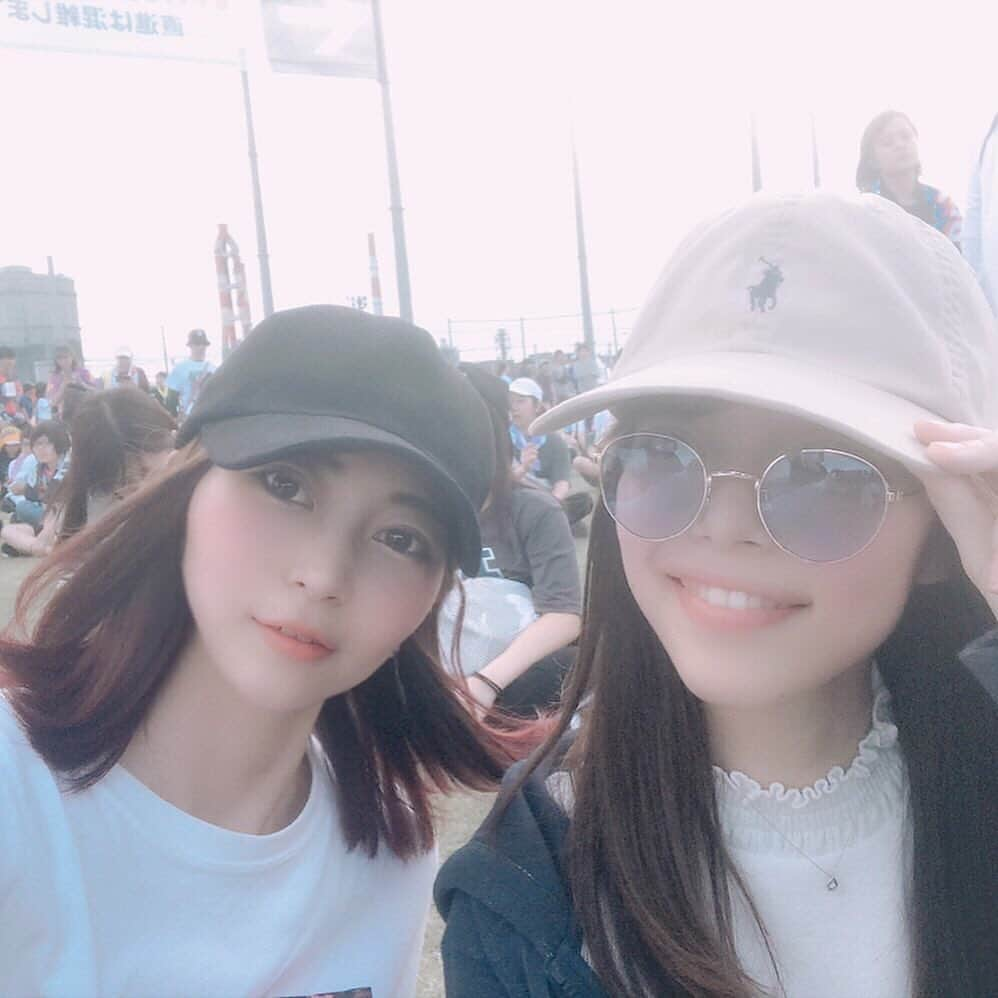 川和真奈美さんのインスタグラム写真 - (川和真奈美Instagram)「✴︎JAPAN JAM 2019✴︎ 令和、初 音楽に抱かれた。 「20代後半にもなって、バンドだけで食ってくなんていかれてるよな？ でもさ‥好きなことして好きなモノで大切な人守れたら良くない？」 この言葉素敵すぎた。  音楽が大好きだ。ずっとずっと 音楽と繋がっていたい。 仕事したい。本当に。  マイヘア（MCの言葉のエモさ）→yonige（昼なのにヨニゲ）→ヤバT（しゃっしゃ）→カナブン（大人見）→バニラズ（盛り上げ上手）→クリープ（いつも通りマイクにキレ気味）→UVERworld（ブレない男）→フレデリック（踊ってない夜は‥）→アジカン（リライトで帰らせねーぞ）  #ジャパンジャム  #マイヘア #やばいtシャツ屋さん  #クリープハイプ  #yonige  #フレデリック  #カナブン  #uverworld  #アジカン  #邦ロック好きな人と繋がりたい  #アナウンサー #川和真奈美  #音楽  #バンド  #スペシャ #テレ東  #ロックオン」5月7日 0時35分 - kawamana23