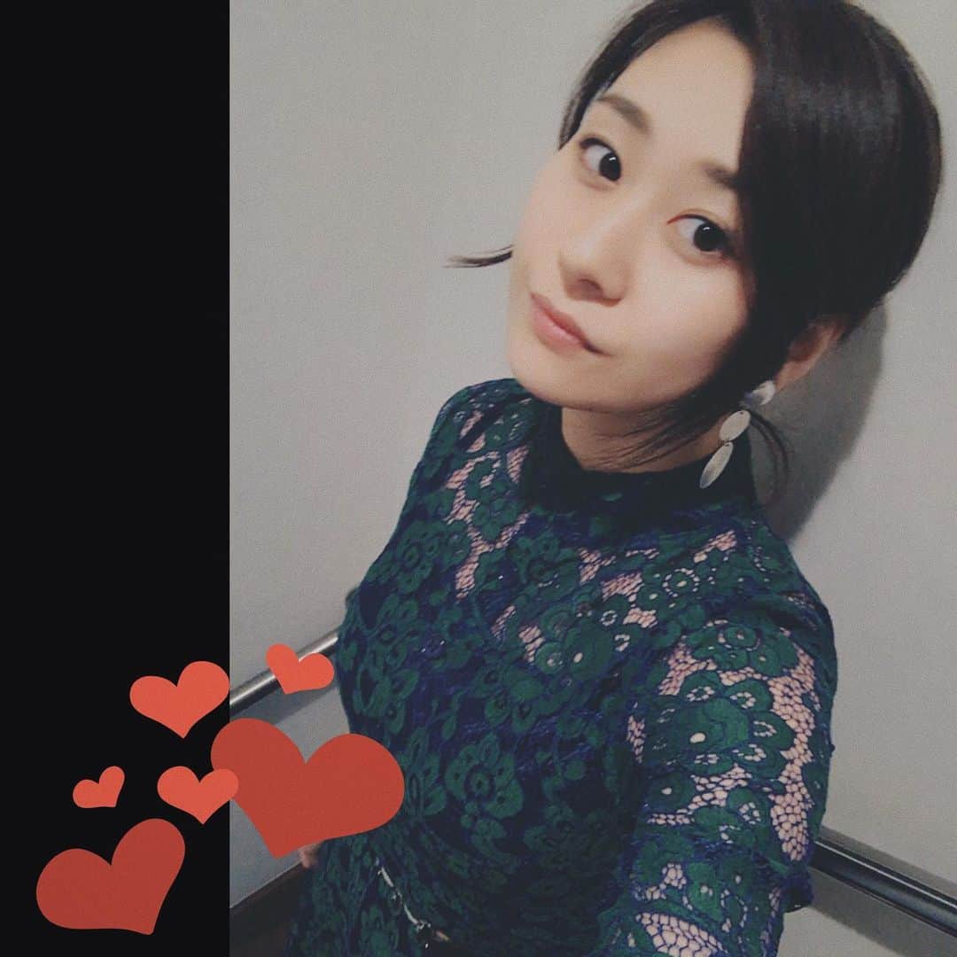 のインスタグラム：「. . Today is my birthdaaaaay🤤❤︎ 24歳になりました〜〜！！ . のほのほと家族団欒しながら 0:00を迎えました幸せです！！ . 去年誕生日を迎えた時は なぜか心臓ばくばくしてたけど、 今年は心にゆとりがある感じでした。 . なんだかとっても楽しみな24歳。 24歳も突っ走ります✌︎よろしくね！ . #mybirthday #happy #bd #happybirthday #24th #24yo #誕生日 #24歳 #わーい #名倉七海 .」