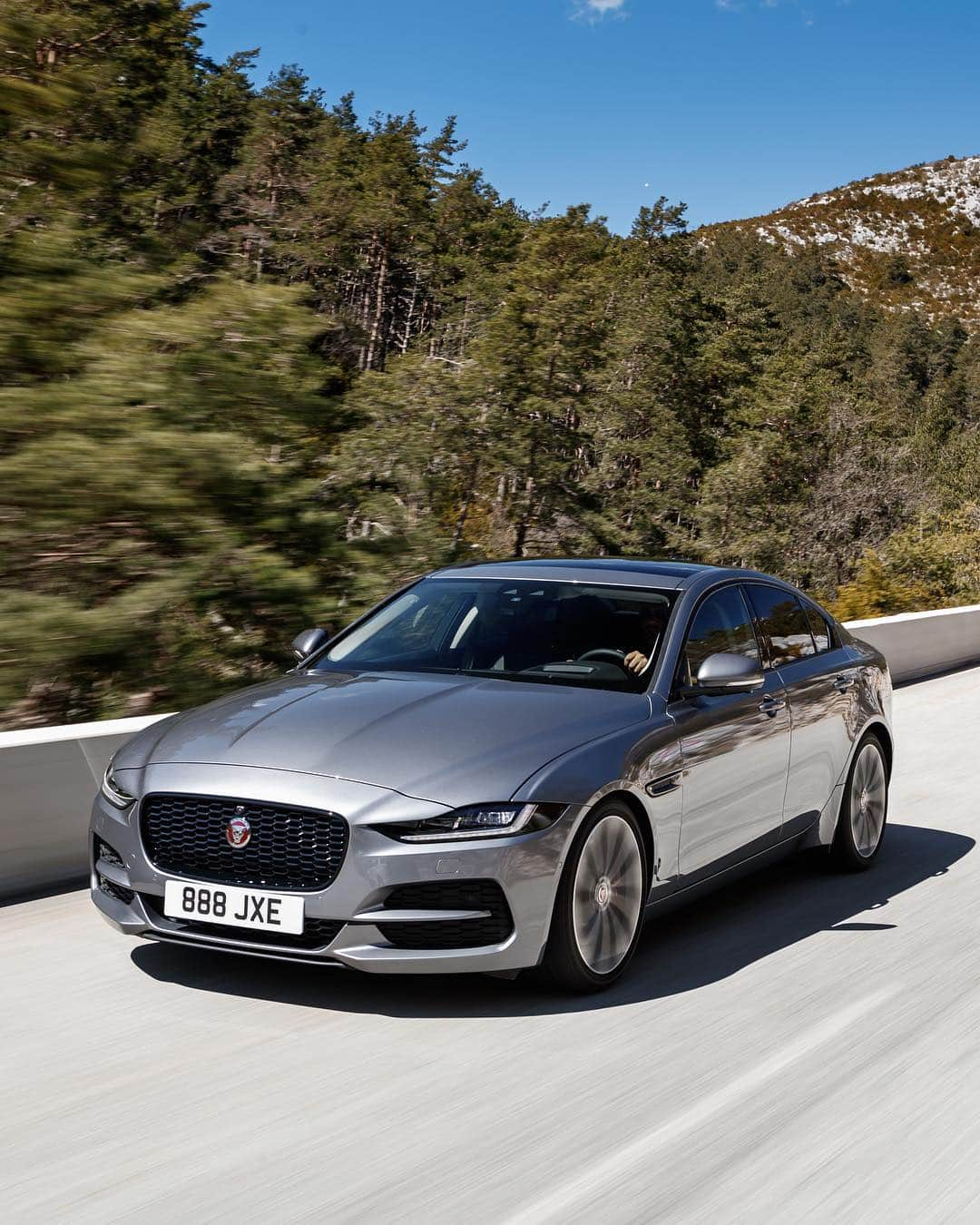 Jaguarさんのインスタグラム写真 - (JaguarInstagram)「"Dynamically it can beat the Germans. And now the XE can meet the 3 Series and Mercedes-Benz C-Class head on in terms of infotainment and interior materials." - @BritishGQ.  #Jaguar #XE #Luxury #Premium #Performance #SportCars #Saloon #Review #CarsofInstagram #InstaCar」5月7日 0時44分 - jaguar