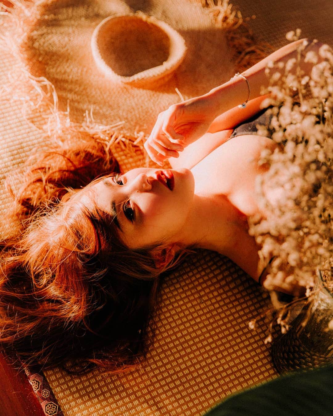 のインスタグラム：「Staring in your eyes of endless beauty ... would it be me or you? #travel #hotel #singapore #shoot」