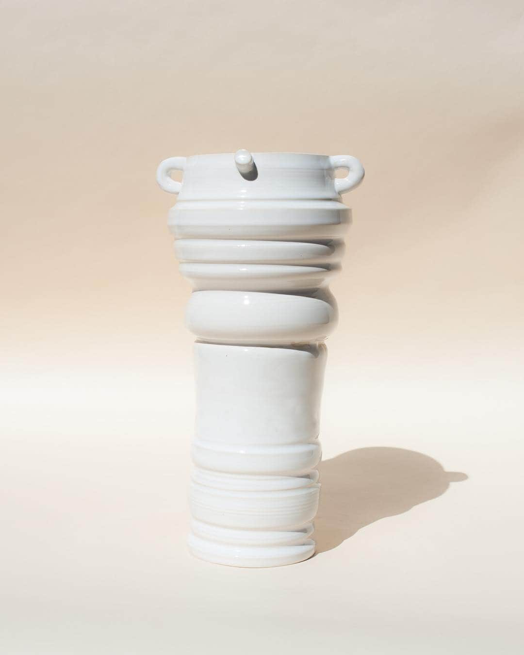 アポロジーさんのインスタグラム写真 - (アポロジーInstagram)「Happy Monday /// /// Happy Lundi  #nose #art #ceramics #pottery #modercraft #handthrown #sculpture #weird  Pics @camille.of」5月7日 1時01分 - olivia_cognet