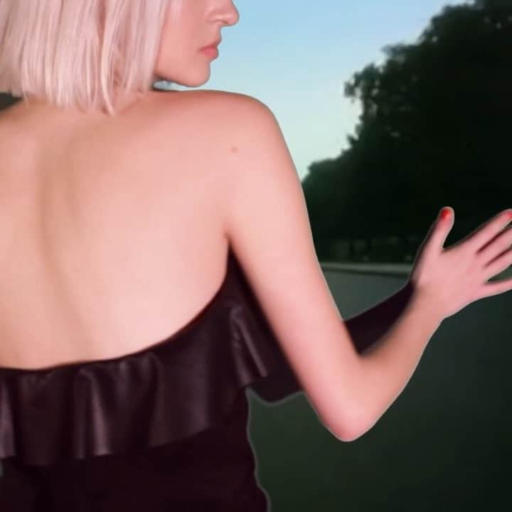 のインスタグラム：「High speed leather |[ researches the short film ‘C’était un rendez-vous’ by #claudelelouch shot in a single take in the street of #paris ]| The gorgeous @pearlbaskettstone is wearing the #jitrois ‘Hyde‘ dress in suede and stretch leather from our #aw19 collection | Discover more in store and on jitrois.com  Thanks to #nitsuguamusic  #jitroisklub #leatherdress」