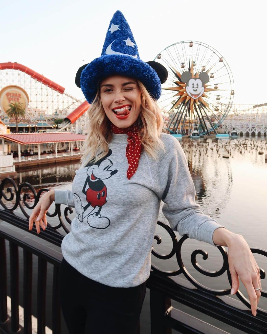 アリエル・ヴァンデンバーグさんのインスタグラム写真 - (アリエル・ヴァンデンバーグInstagram)「Matt and I took a much needed impromptu trip to Disneyland the other day. We are constantly working! Don’t get me wrong, I love and appreciate my work so freaking much! And our work can be very very fun. But we rarely just do things for the fun of it! On Wednesday night I said, “Want to go to Disneyland tomorrow?” And @mattcutshall  said “yup!” And off we went! Little did I know, I was about to have the best day of my freaking life LOL (this sounds like I’m about to say we are engaged, but no.) I just truly had a carefree fun day at Disneyland with my best friend and sweetheart. I smiled for literally 24 hours. The point of me saying all of this is, if you feel like you’re in too much of a work routine take a day off and do something outside the norm. Do it alone, or do it with someone you love. Give your brain a much needed break! Love yourself! Be kind to your self! LOVE YOU GUYS! 💕」5月7日 1時30分 - arielle