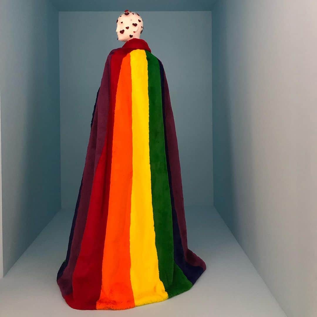 Nylon Magazineさんのインスタグラム写真 - (Nylon MagazineInstagram)「Ahead of tonight’s #MetGala, we got a sneak peek of the Met’s exhibit ‘Camp: Notes on Fashion,’ and it’s everything our queer hearts were hoping for. 🌈✨📸: @irinagrechko」5月7日 1時49分 - nylonmag