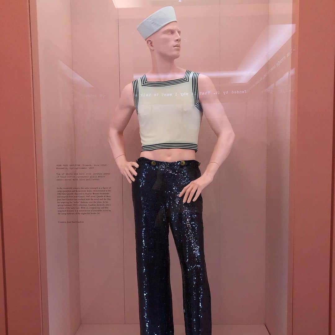 Nylon Magazineさんのインスタグラム写真 - (Nylon MagazineInstagram)「Ahead of tonight’s #MetGala, we got a sneak peek of the Met’s exhibit ‘Camp: Notes on Fashion,’ and it’s everything our queer hearts were hoping for. 🌈✨📸: @irinagrechko」5月7日 1時49分 - nylonmag