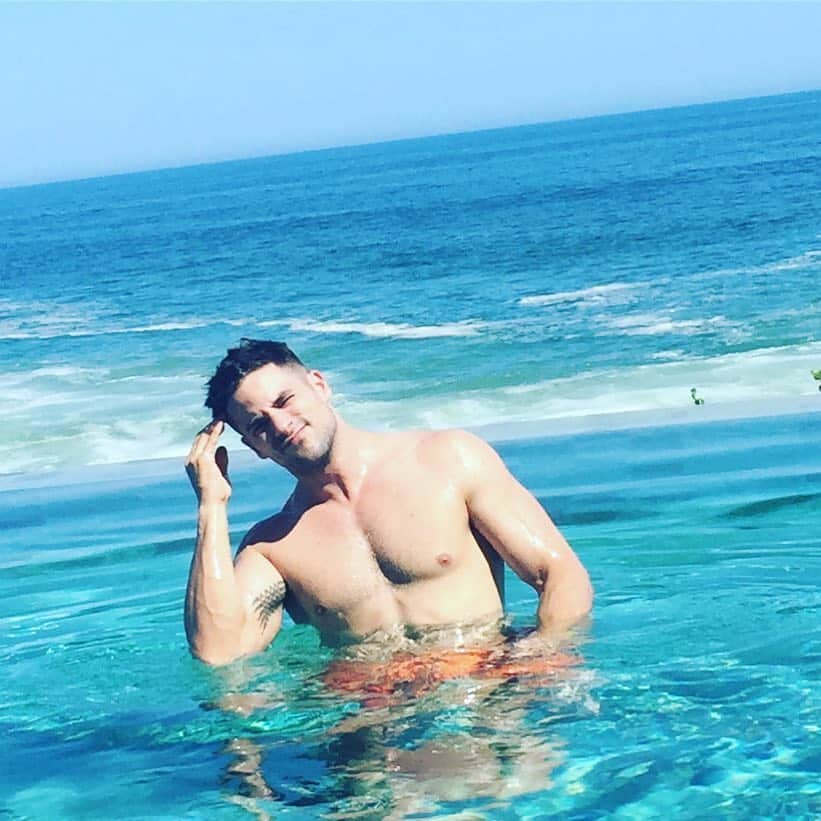 ブラント・ドーハティのインスタグラム：「My fiancée @kimhidalgo was at @grandvelascabos in Cabo all weekend for her bachelorette party and I wasn’t invited. That’s cool though. Totally not jealous at all. Anyway, here’s a photo of me at the resort a few years ago just to show how not jealous I am.  Now just wait until you see the photos from my bachelor party next weekend... 😆  #myvelasexperience」