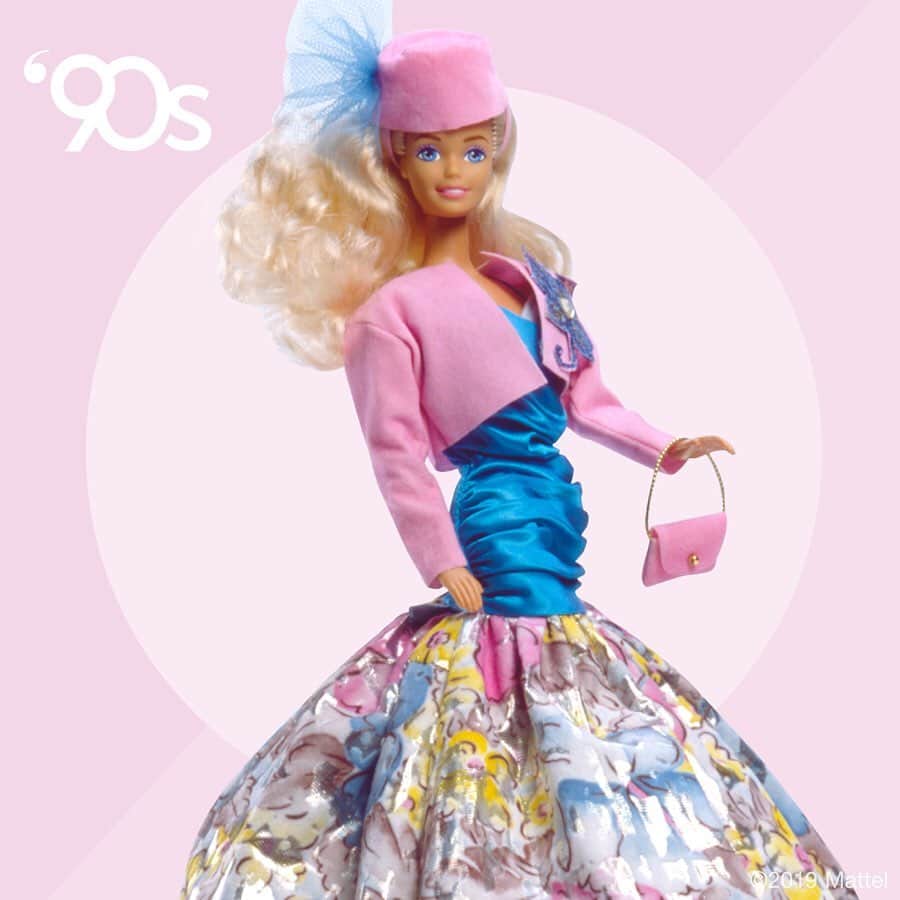 バービーさんのインスタグラム写真 - (バービーInstagram)「What gal doesn’t love a gala? Since her debut, #Barbie has had a social calendar filled with glitz and glamour. From shimmery silks and satins to tailored tulle, Barbie has always made a statement that shines. Here’s a look-back at some of her favorite gowns from the past six decades. #Barbie60」5月7日 1時59分 - barbie