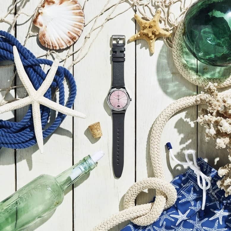 ハケットのインスタグラム：「Introducing a timeless piece with a modern twist, right in time for the summer. Head online to grab the Hackett X @swatch_uk edition. #HackettXSwatch #Hackett #Watch」