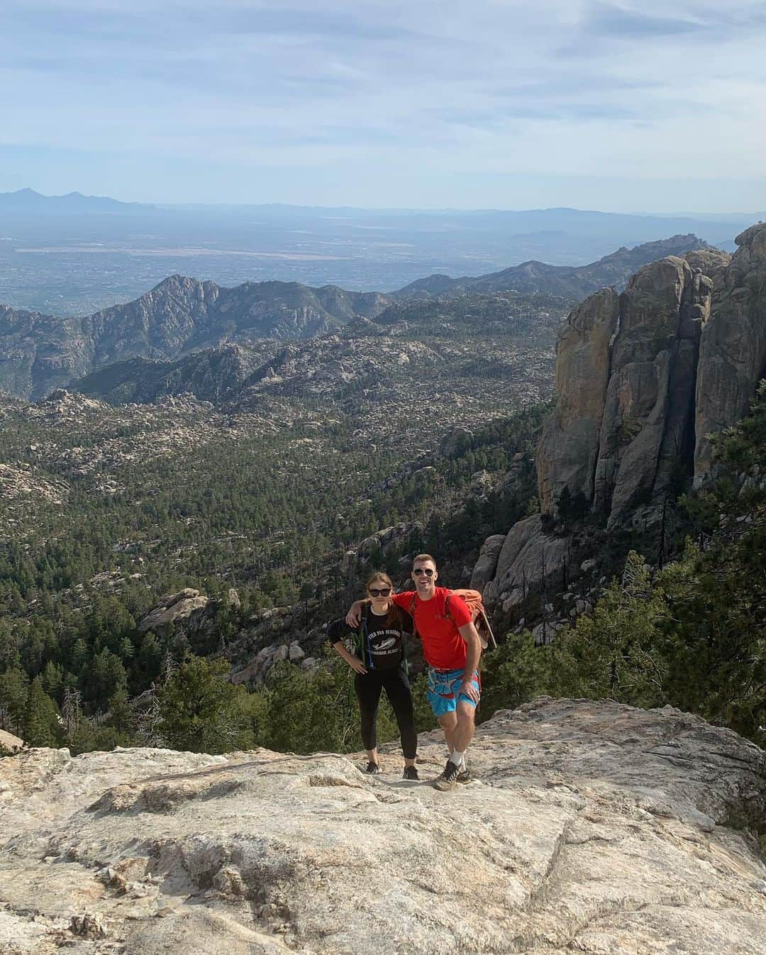 ホーランド・ロデンさんのインスタグラム写真 - (ホーランド・ロデンInstagram)「Thank you! To my brother @sin_noticias_de_ryan and all his climbing buddies for letting me be a fly on the wall - haha literally - and giving me the chance to try rock climbing this weekend in the best way possible❤️! I can see why he has been doing it since he was 12 - love the mountains - love the people- love the life. First of many more 👏🏻 📸 #alexkeagan and moi 🙌🏻」5月7日 2時02分 - hollandroden