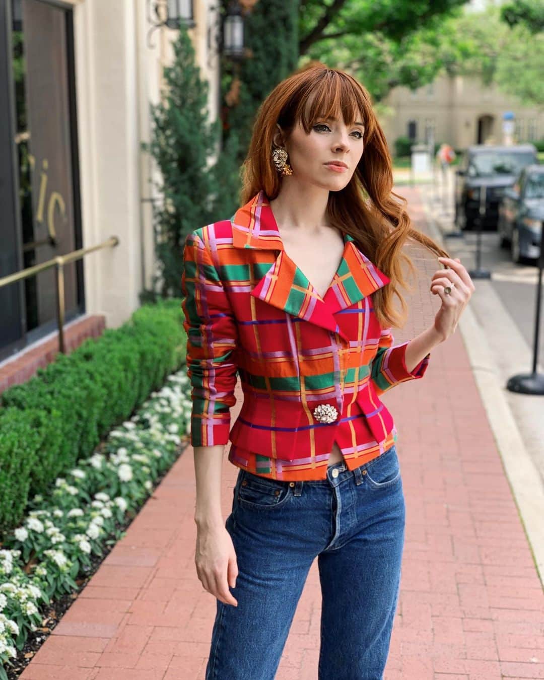 ジェーン・アルドリッジのインスタグラム：「Not afraid of a little bling 😌💎 vintage jacket from @vintagemartini and jeans from @whatgoesaroundnyc」