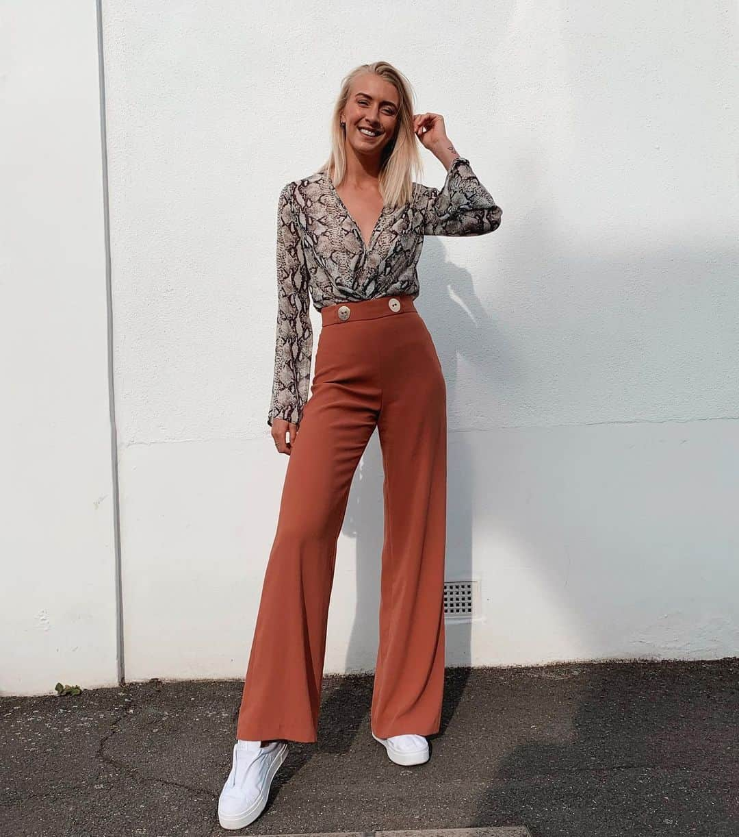 Zanna Van Dijkさんのインスタグラム写真 - (Zanna Van DijkInstagram)「Tonight’s dress code is “girl boss” and this is my attempt, what do you guys think? 💃 Wearing an old outfit for the launch of @gracefituk @wearetala 🥳 ➡️ Top = @missguided (1 year old) ➡️ Trousers = @zara (5 years old) ➡️ Shoes = @eytys (2 years old) All combined with a new lipstick from @baremineralsuk in Cinnamon! 💄#oootd #ootd #wiwt #slowfashion #rewear #sustainablefashion #girlboss #whatiworetoday」5月7日 2時09分 - zannavandijk