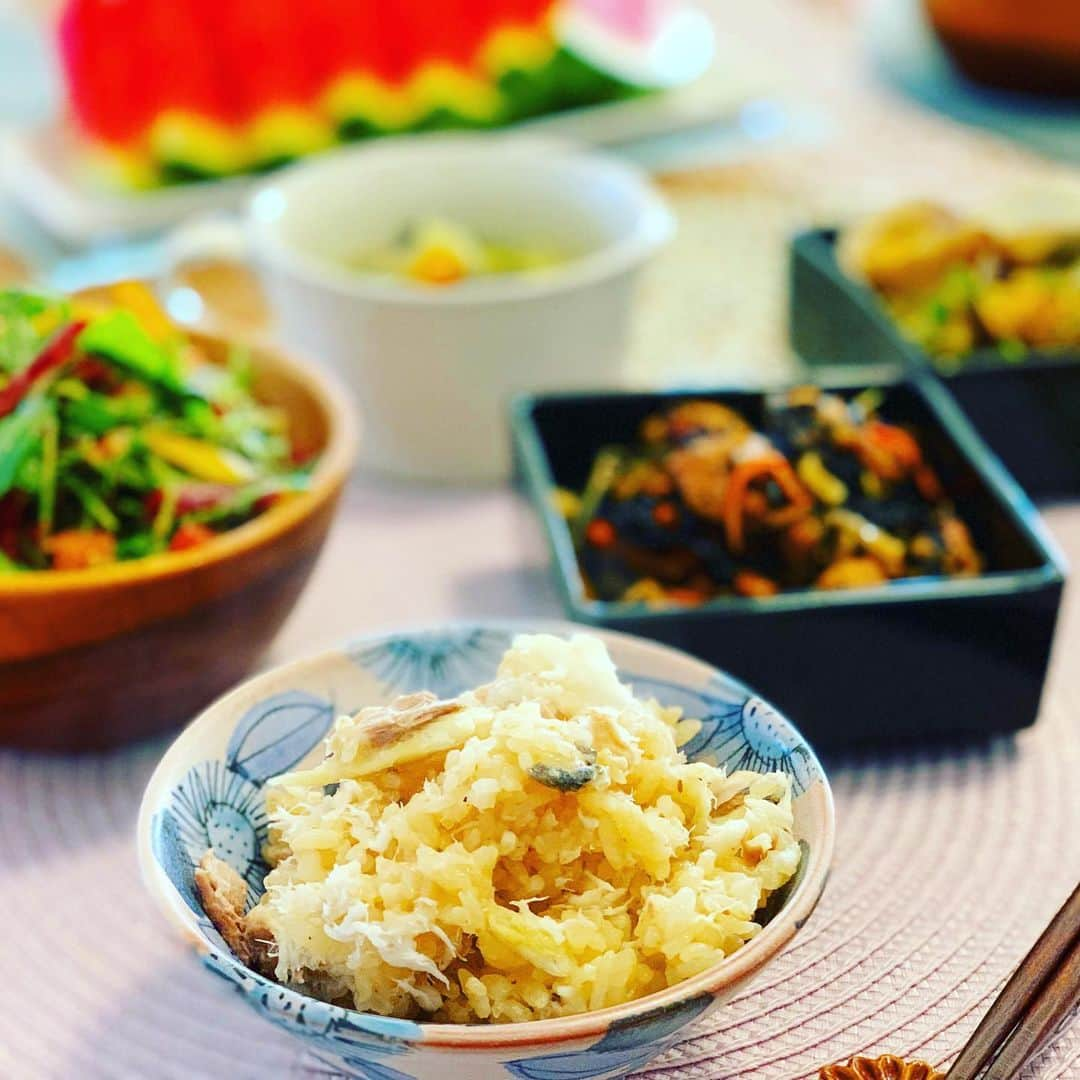 原口るりこさんのインスタグラム写真 - (原口るりこInstagram)「. . 鯛ごはん🍚✨ . . 先日捌いた鯛、 3人分の主食にするには 少し小さかったので 鯛ごはんにしましたよ☺️🐟🍚✨ . . 美味しかったぁ〜😂✨ #鯛ごはん #鯛めし るりこvsたい…勝ったな😎✨ 😂てね . . #魚料理  #japanesefood  #ドイツ生活 #ドイツ暮らし #おうちごはん」5月7日 2時11分 - ruriko_haraguchi24