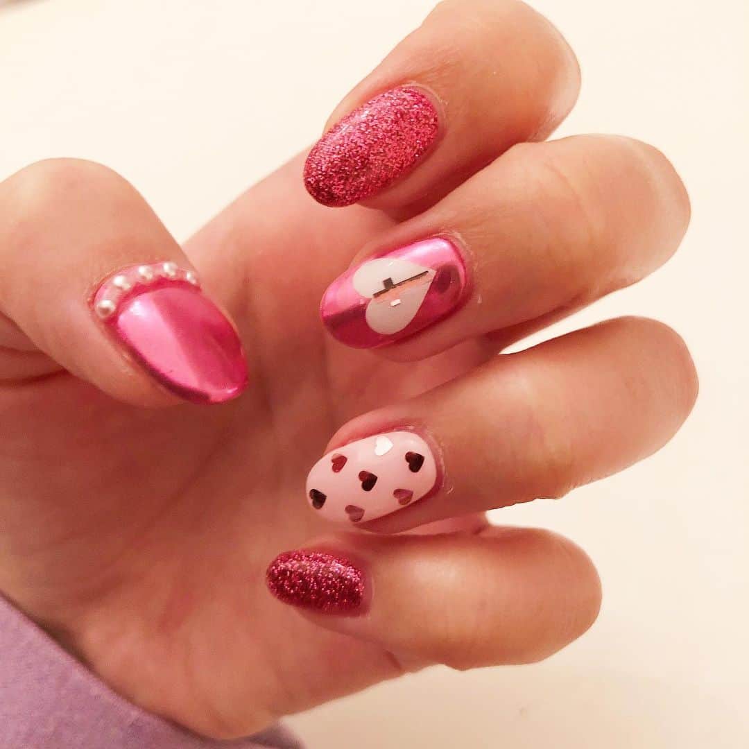 葉月七瀬のインスタグラム：「‪ꫛꫀꪝnail💅🏻🎀 可愛いが詰まったネイルにした💕💓💗 オールピンク😍✨ #ピンクネイル  #ラメネイル #ミラーネイル  #ハートドット #ハートクロス #パール」