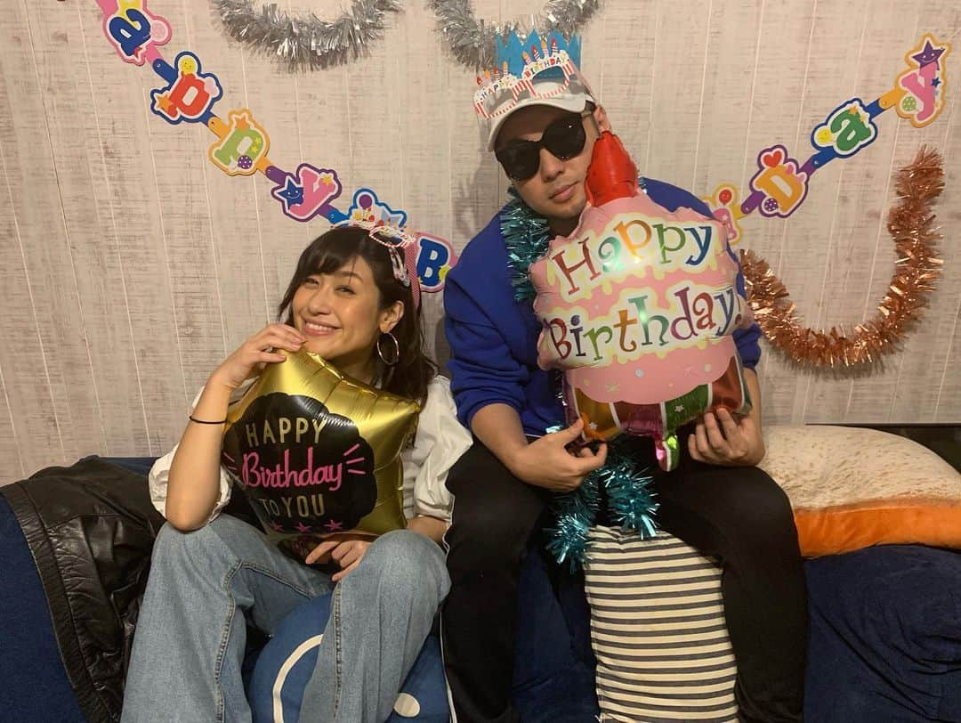 片桐舞子さんのインスタグラム写真 - (片桐舞子Instagram)「サプライズ成功🥳🥳🥳 みおさえしょーた❤️ ありがとう❤️ . みんなみんなありがとう❤️ 配信中コメント拾えなかったから、アーカイブ見てじっくり読んでおくね🙆‍♀️ . #インスタライブ中のナイスサポート #平井翔馬 @shoumahiraiz3  #できた弟だわ」5月7日 2時21分 - mays_maiko