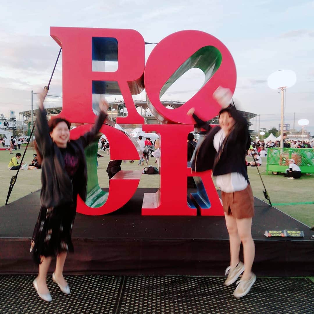 高山沙織さんのインスタグラム写真 - (高山沙織Instagram)「GW 最後にJapan Jam行ってきました!! 芝生で寝転びながら聴く音楽最高!! 見たいアーティストみれて今年初フェス良かった‼️ てか最後アジカン超クールでした。 令和もロック大好きです。 #japanjam」5月7日 2時22分 - saotvos