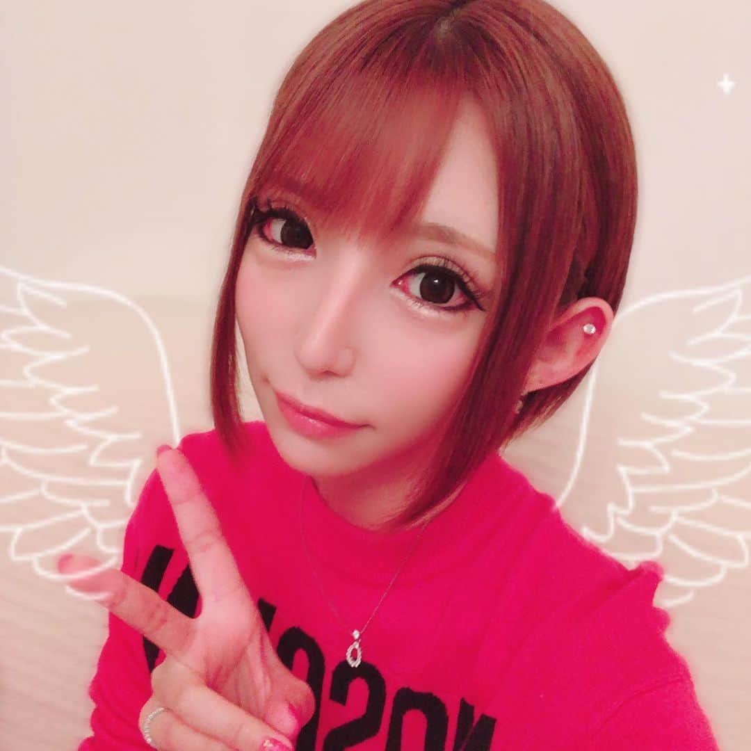 葉月七瀬のインスタグラム：「翼が生えた👼🏼 たまには自撮りも|ू･ω･` )」