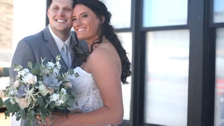 テトリ・ディクソンのインスタグラム：「Had the most perfect wedding EVER. Much love to everyone who made this happen and everyone who came to celebrate with us. Next stop: Cali for a hot minute then HONEYMOONIN with the HUBS. 🥰❤️ . Also this is a 5 second clip that my v’talented v’amazin cousin captured for us- can’t wait to see all the weddin videos you create for us @itskaethebae // @kaelynlarsee ☺️ . Ps so sorry for the amount of wedding stuff that I’ll be posting here the next few weeks 😆」