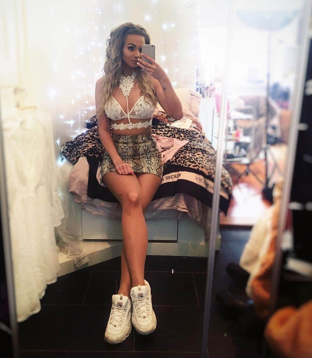 Keelaのインスタグラム：「👋🏻👋🏻👋🏻」
