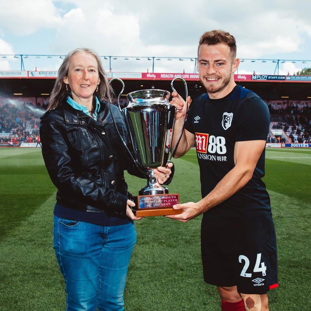 AFCボーンマスさんのインスタグラム写真 - (AFCボーンマスInstagram)「Your Supporters’ Player of the Season 👊🔥💪 #afcb 🍒」5月7日 3時02分 - afcb