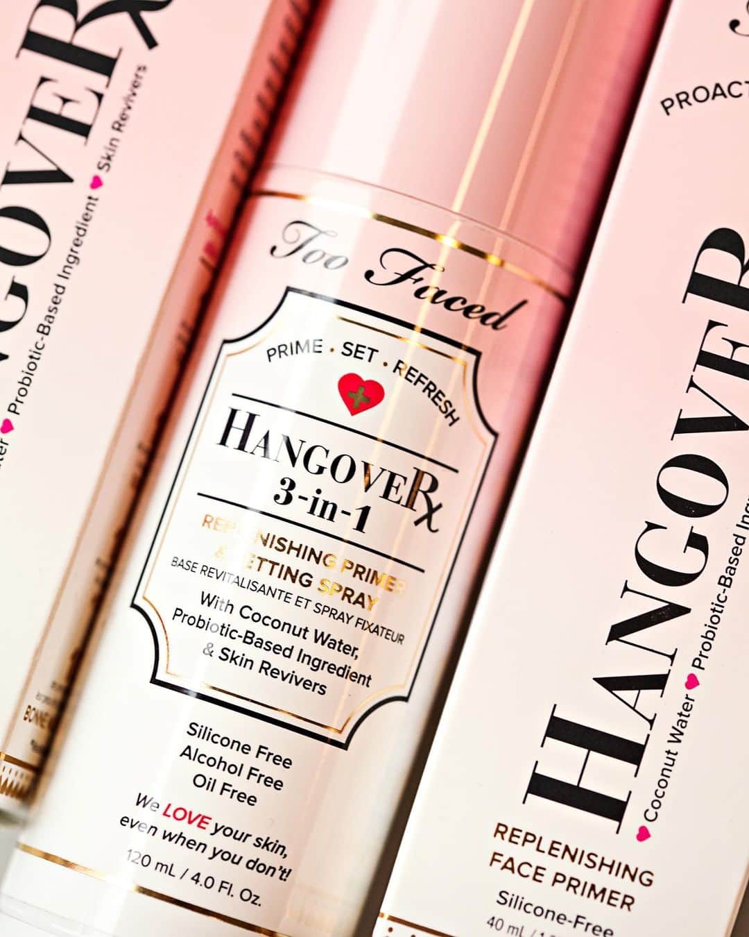 Too Facedさんのインスタグラム写真 - (Too FacedInstagram)「Shh! Nobody needs to know you were out late 😉 Grab our Hangover 3-in-1 Setting Spray for a burst of hydration and spray all day to keep your beauty hangover away. 💦 Get yours @douglas_cosmetics #tfhangover #toofaced」5月7日 3時06分 - toofaced