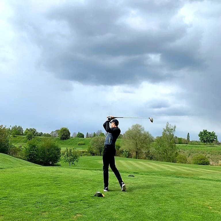 ロベルト・レヴァンドフスキさんのインスタグラム写真 - (ロベルト・レヴァンドフスキInstagram)「I love this game ⛳😎」5月7日 3時17分 - _rl9