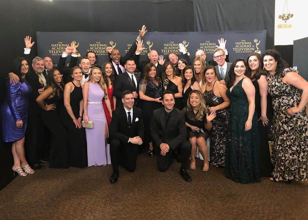 レイチェル・レイさんのインスタグラム写真 - (レイチェル・レイInstagram)「Go team! Lucky 🍀 Season # 13 at the Daytime #Emmys for the @rachaelrayshow. Wow!」5月7日 3時10分 - rachaelray