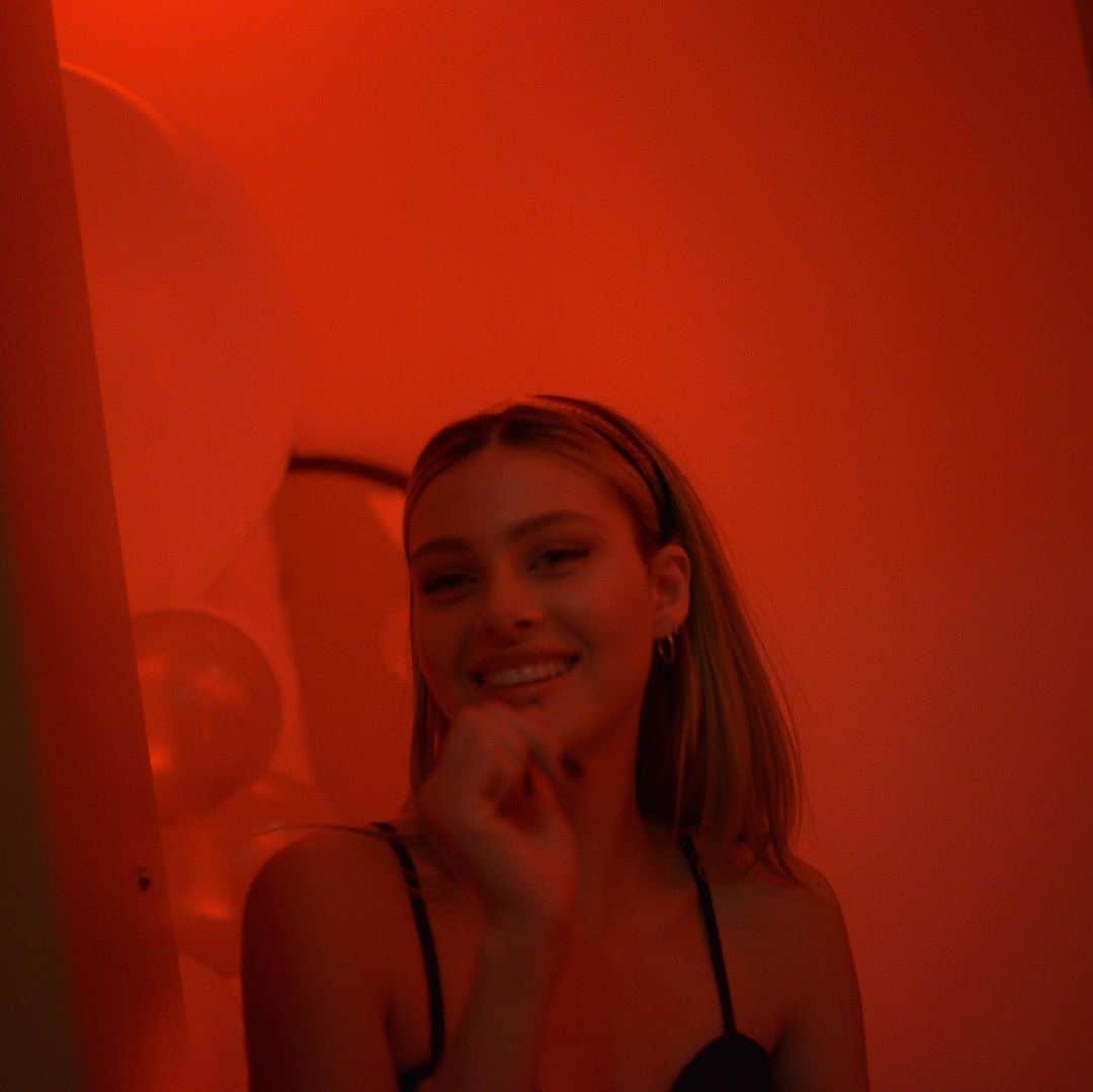 ニコラ・ペルツのインスタグラム：「u make it so easy for me ❤️」